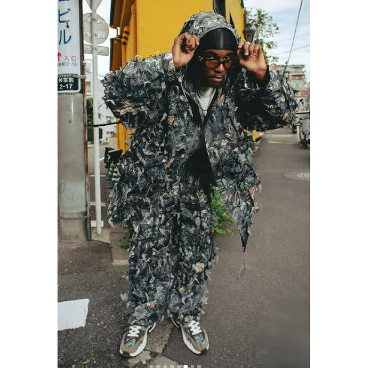 A BATHING APE BAPE TREE EDGE CAMO LASER CUT RELAXED FIT MILITARY PANTS BROWN