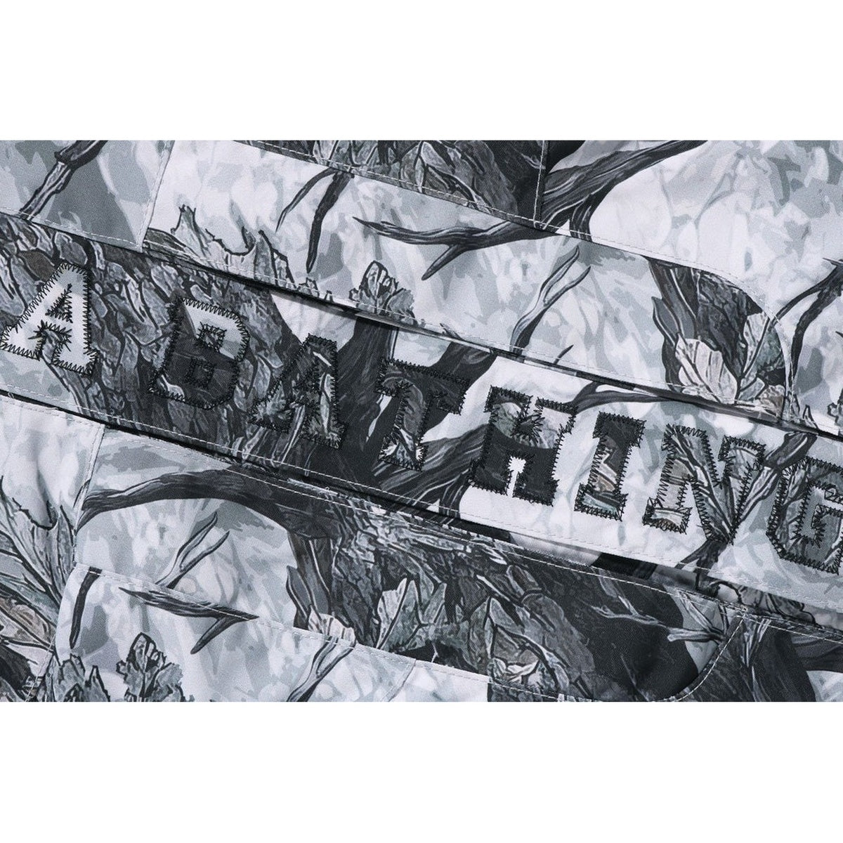 A BATHING APE BAPE TREE EDGE CAMO HOODED SNOWBOARD JACKET WHITE