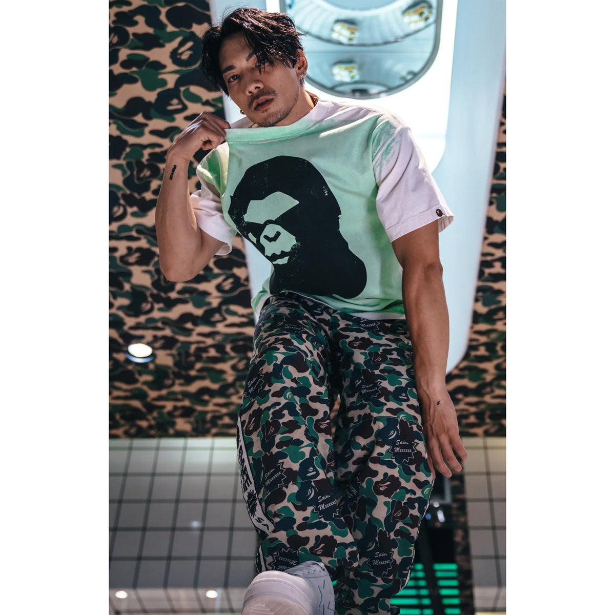 A BATHING APE BAPE SAINT MXXXXXX MAD FACE HANDPRINTING TEE WHITE X GREEN