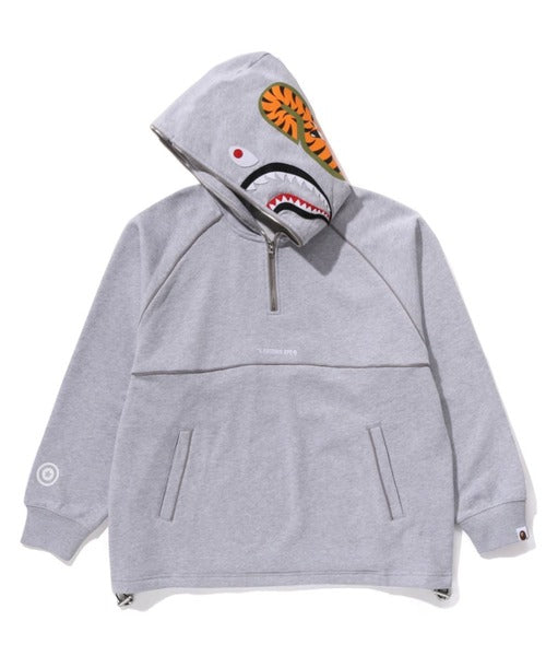 SHARK LOGO HALF ZIP RELAXED FIT PULLOVER HOODIE グレー Detail